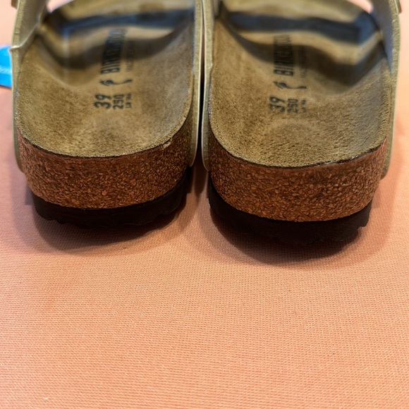 New Birkenstock Leather Sandals. Size 39. Cream. - Picture 5 of 7